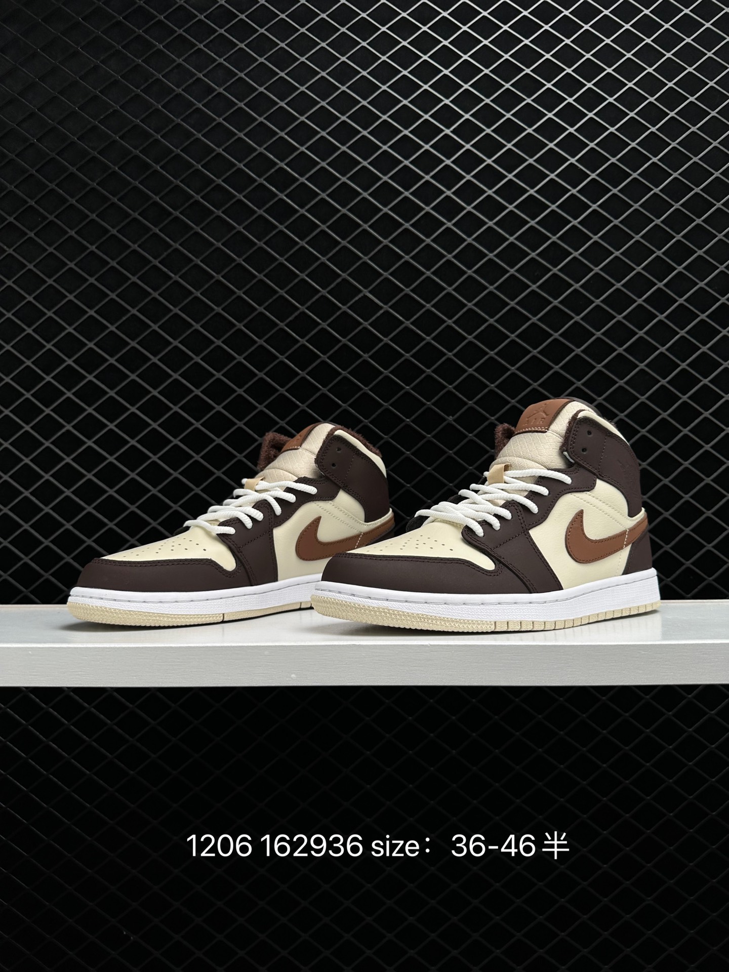 Air Jordan 1 Mid“Light Smoke Grey”